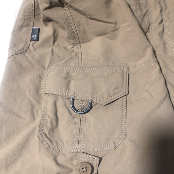 Woman’s shorts - Picture 2 of 4